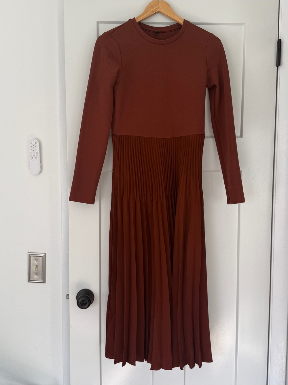 Uniqlo Long Sleeve Pleated Midi Dress - Brown size small.